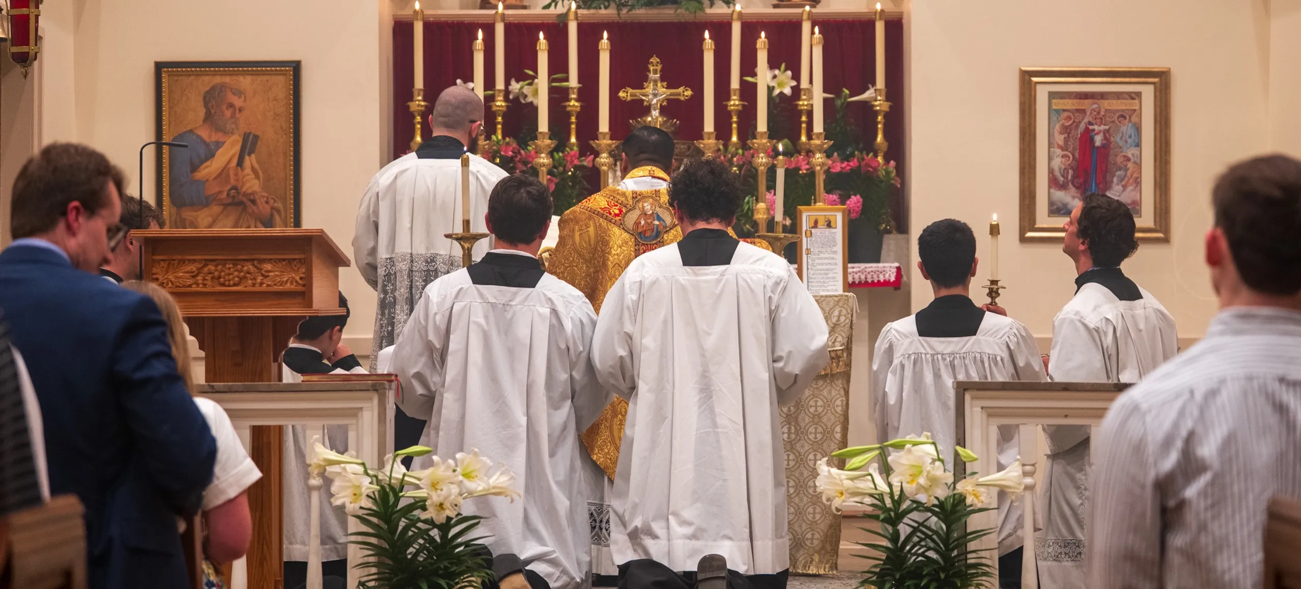 the congregation kneeling at the altar rail during Mass